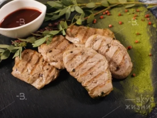 Телячьи медальончики Соус Красное вино